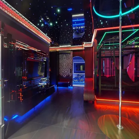 No Limits House - Bdsm Glamour