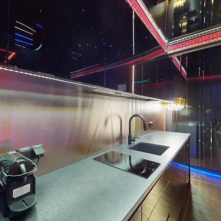 No Limits House - Bdsm Glamour Apartmán *